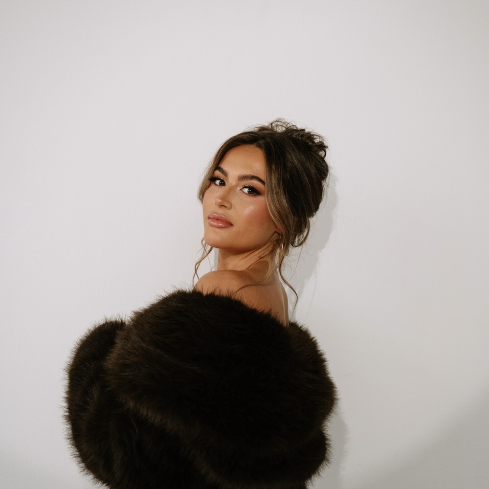 Meet your Posher, Anisa